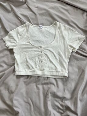 Garage white cropped t-shirt.